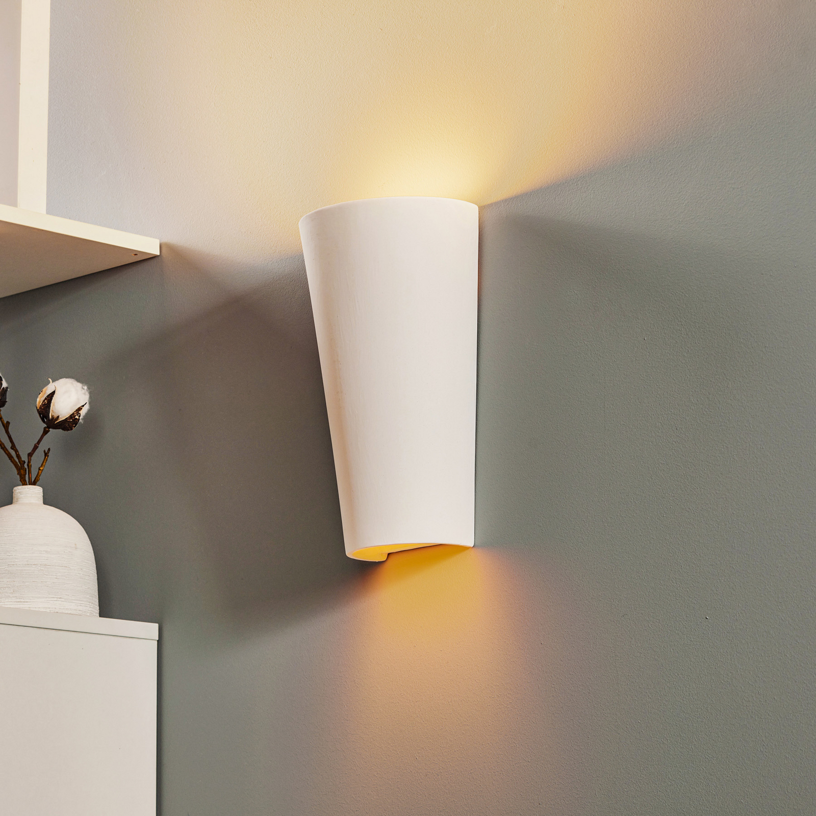 Ice Up and Down wall light, made of white ceramic